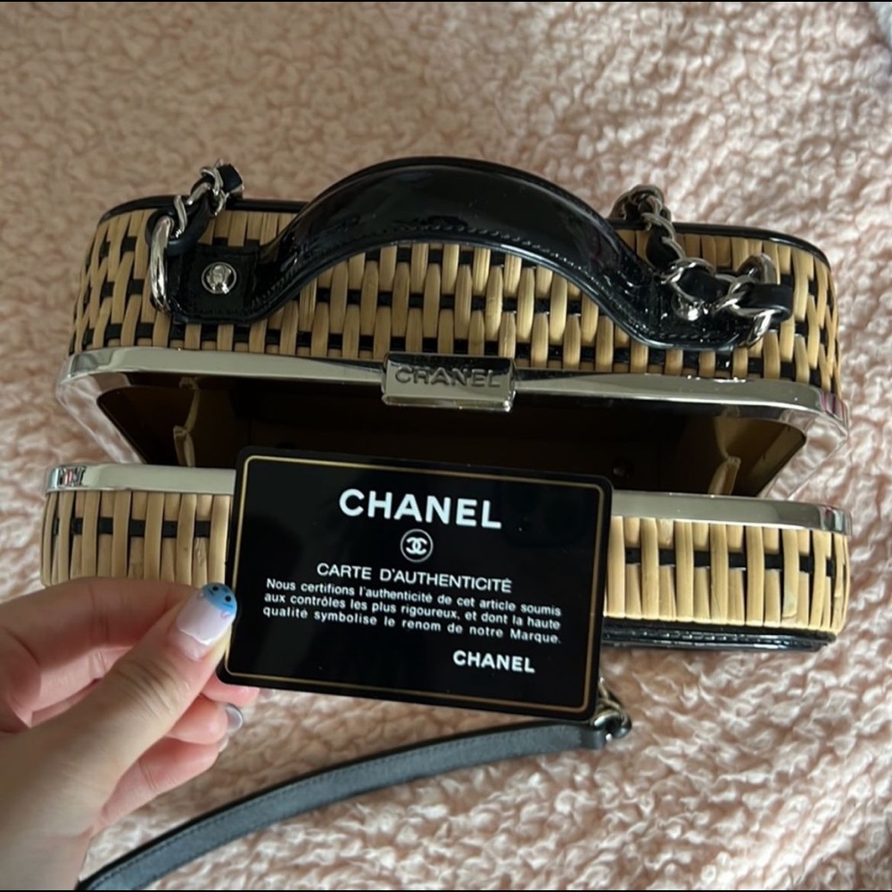 Chanel Vanity Rattan Wicker Bag. 💜 - Picture 5 of 6